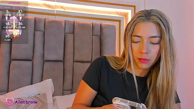 Snapshot of elianabrown chatting on February 2026 12:44:01 AM elianabrown online show from February 2026 12:44:01 AM