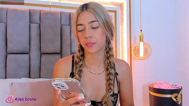 Snapshot of elianabrown chatting on March 2026 01:10:01 AM elianabrown online show from March 2026 01:10:01 AM