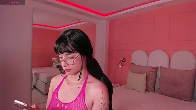 emilly williams  online show from December 2024 08:01:02 PM