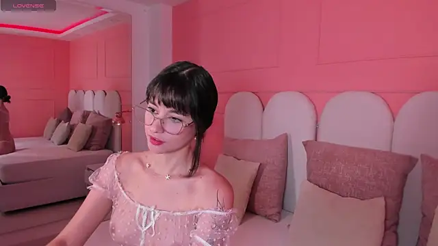 emilly williams  online show from December 2024 05:08:01 PM