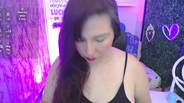 evelyn mature19 online show from October 2025 07:10:02 PM