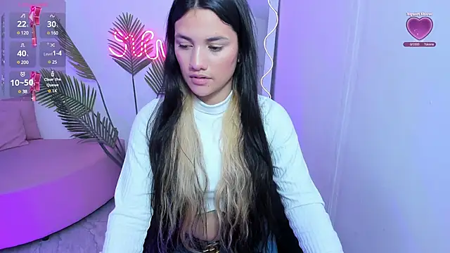 Snapshot of Chiara_tay chatting on February 2025 07:14:02 PM Chiara tay online show from February 2025 07:14:02 PM