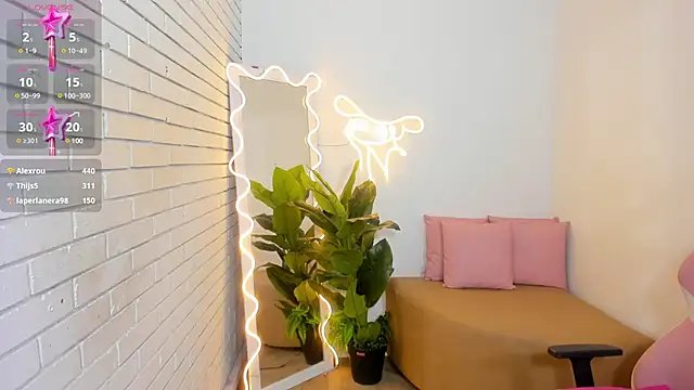 Snapshot of Chiara_tay chatting on February 2025 01:27:02 AM Chiara tay online show from February 2025 01:27:02 AM