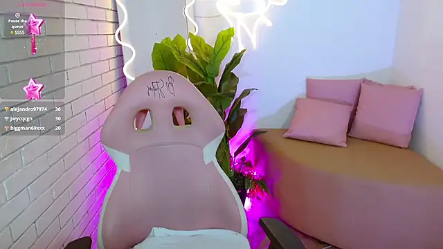 Snapshot of Chiara_tay chatting on February 2025 09:45:02 AM Chiara tay online show from February 2025 09:45:02 AM