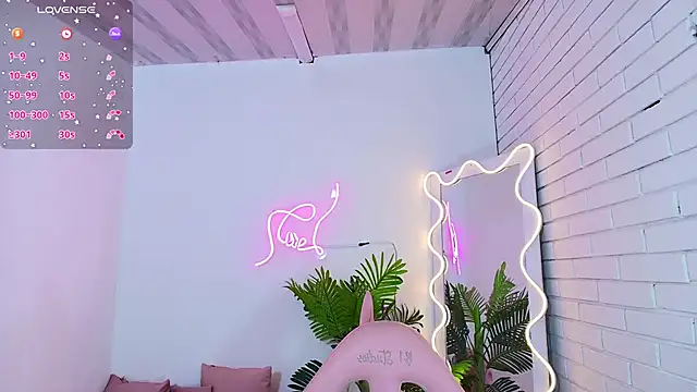 Snapshot of Chiara_tay chatting on March 2025 06:05:01 AM Chiara tay online show from March 2025 06:05:01 AM