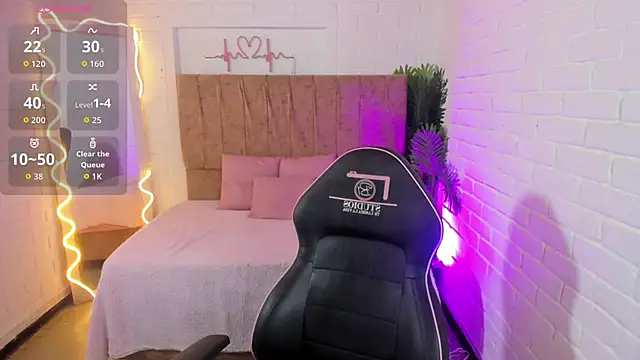 Snapshot of Chiara_tay chatting on September 2025 07:05:01 PM Chiara tay online show from September 2025 07:05:01 PM