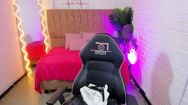 Snapshot of Chiara_tay chatting on October 2025 07:14:02 PM Chiara tay online show from October 2025 07:14:02 PM