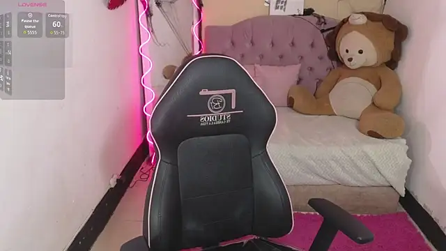 Snapshot of Chiara_tay chatting on November 2025 03:07:01 AM Chiara tay online show from November 2025 03:07:01 AM