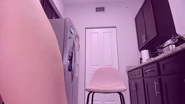 AngieDaniels1 online show from November 2025 01:00:02 PM