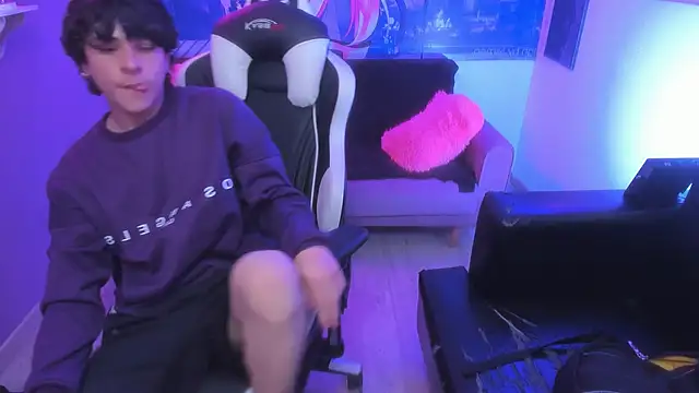 Luke Howland online show from December 2024 05:22:02 PM