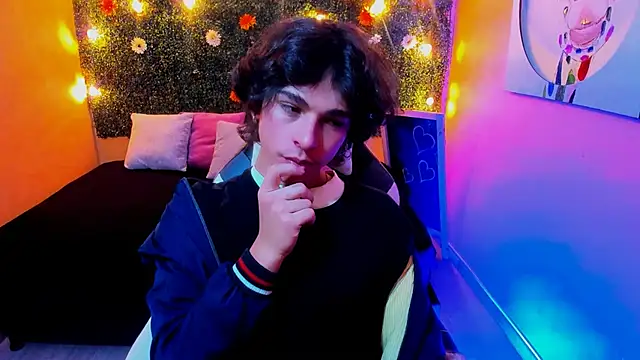 Luke Howland online show from January 2025 08:11:01 PM