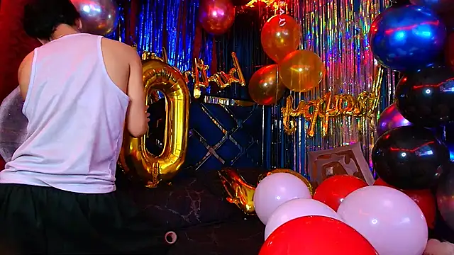 Luke Howland online show from November 2025 01:28:01 AM