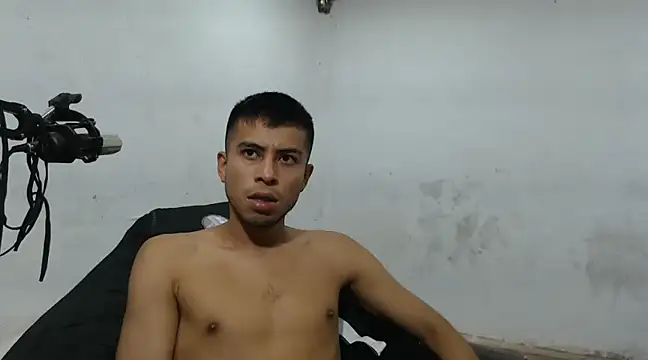 danielitopapuu online show from December 2024 08:18:01 PM