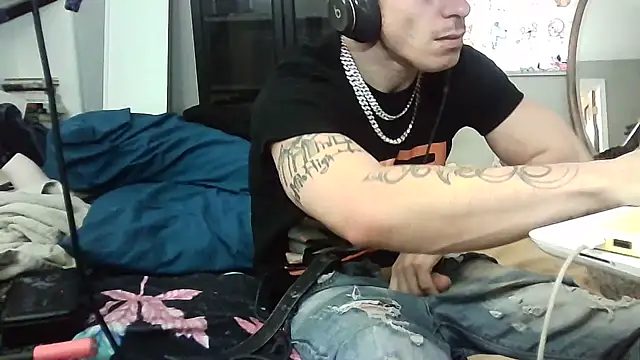 Snapshot of --D-a-D-D-y- chatting on March 2025 04:22:02 PM --D-a-D-D-y- online show from March 2025 04:22:02 PM