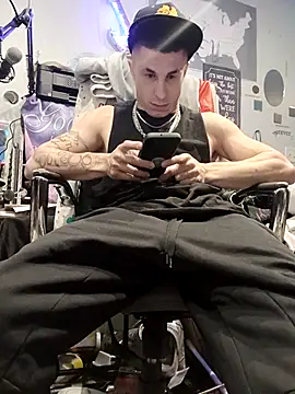 Snapshot of --D-a-D-D-y- chatting on September 2025 02:18:02 PM --D-a-D-D-y- online show from September 2025 02:18:02 PM