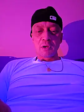 Snapshot of McdyllanXX chatting on March 2025 10:42:01 PM McdyllanXX online show from March 2025 10:42:01 PM