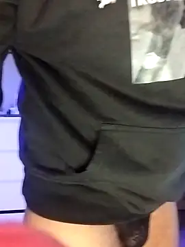 Snapshot of McdyllanXX chatting on September 2025 09:51:01 PM McdyllanXX online show from September 2025 09:51:01 PM