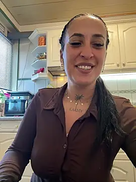 Snapshot of CarolaDrago chatting on April 2026 08:04:01 AM CarolaDrago online show from April 2026 08:04:01 AM