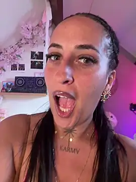 Snapshot of CarolaDrago chatting on April 2026 07:36:02 AM CarolaDrago online show from April 2026 07:36:02 AM