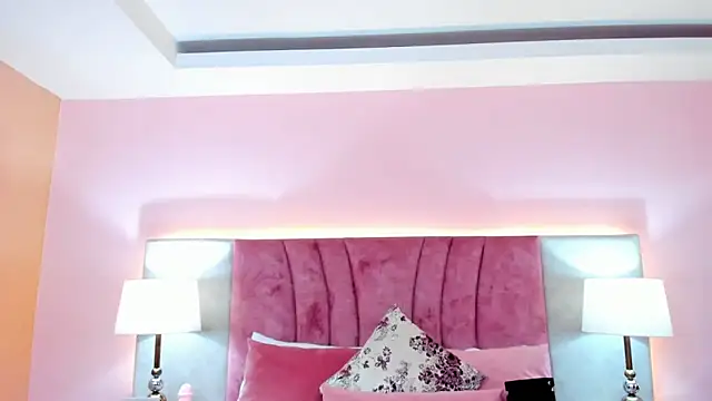 SophiaLaurens online show from January 2025 01:35:01 PM