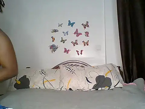 Oliviia  online show from September 2025 04:39:01 PM