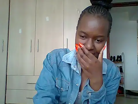 Oliviia  online show from October 2025 10:14:01 AM