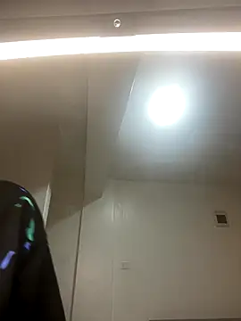 Oliviia  online show from November 2025 04:07:02 PM