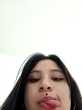 Snapshot of Anne_and_Mia chatting on December 2024 09:35:02 AM Anne and Mia online show from December 2024 09:35:02 AM