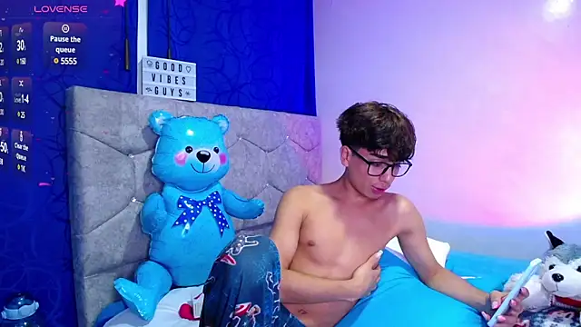 OwenBluee online show from December 2024 09:02:02 AM