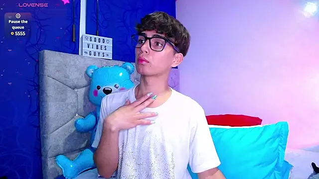 OwenBluee online show from December 2024 07:38:01 AM