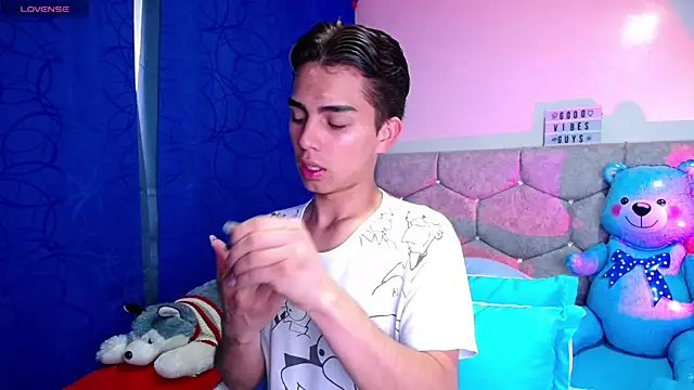 OwenBluee online show from February 2025 02:15:02 PM