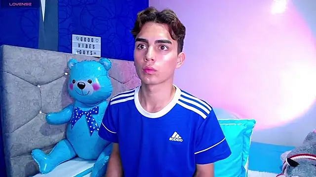 OwenBluee online show from February 2025 03:32:01 AM