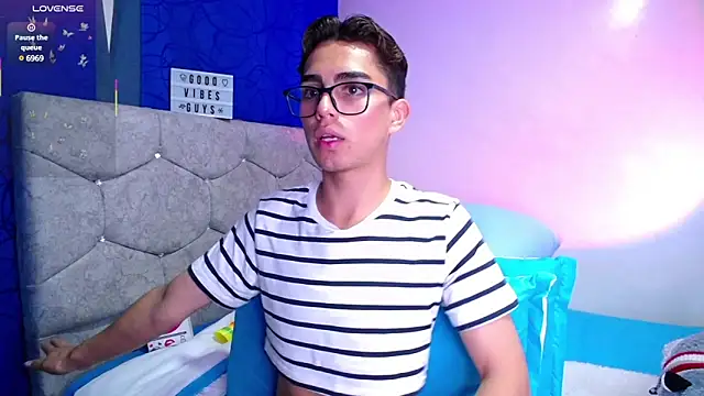 OwenBluee online show from March 2025 09:31:02 AM