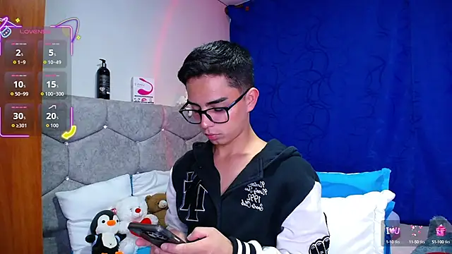 OwenBluee online show from September 2025 09:25:02 PM