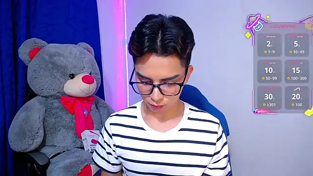 OwenBluee online show from April 2026 09:52:02 AM