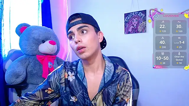 OwenBluee online show from May 2026 07:32:01 PM