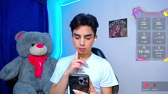 OwenBluee online show from May 2026 05:35:01 AM