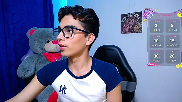 OwenBluee online show from May 2026 09:05:01 AM