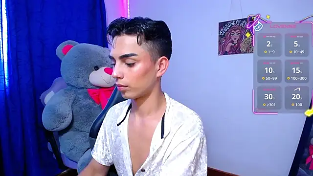 OwenBluee online show from May 2026 06:04:02 PM