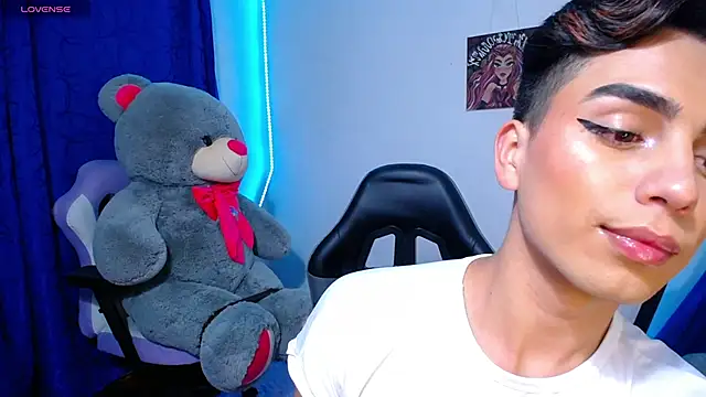 OwenBluee online show from May 2026 06:43:02 AM
