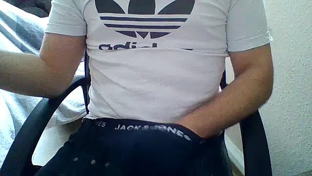 Snapshot of wixxer872302 chatting on January 2025 01:37:02 PM wixxer872302 online show from January 2025 01:37:02 PM