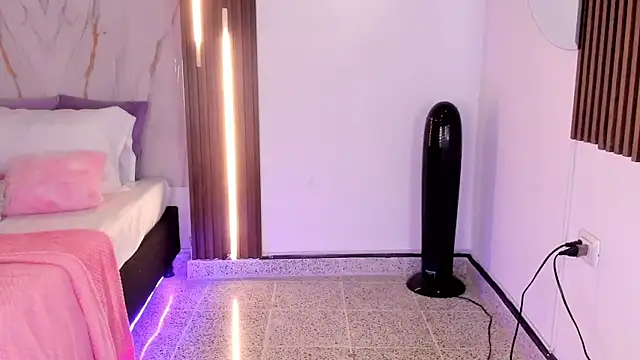 mia six66 online show from October 2025 12:03:02 PM