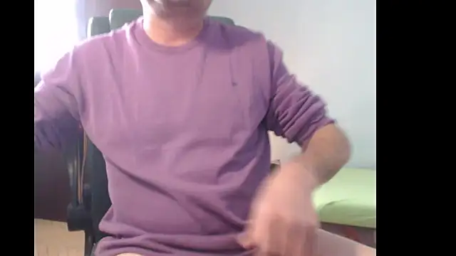 Snapshot of tuttiluss44 chatting on March 2025 08:37:02 AM tuttiluss44 online show from March 2025 08:37:02 AM