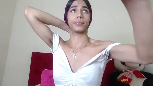 Snapshot of Luluu_08 chatting on February 2025 11:12:01 PM Luluu 08 online show from February 2025 11:12:01 PM