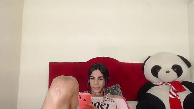 Snapshot of Luluu_08 chatting on February 2025 08:05:02 PM Luluu 08 online show from February 2025 08:05:02 PM