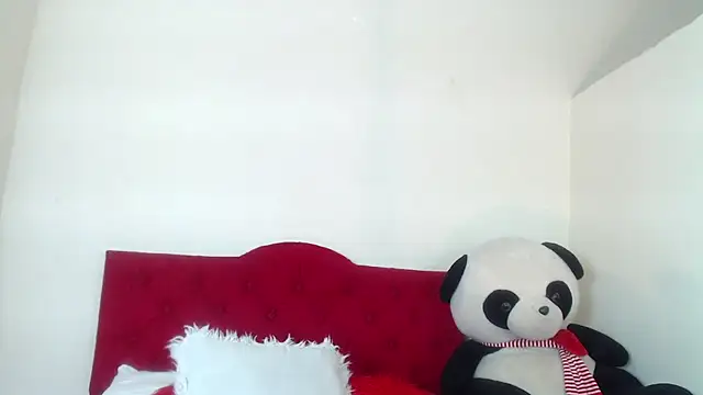 Snapshot of Luluu_08 chatting on February 2025 08:20:02 PM Luluu 08 online show from February 2025 08:20:02 PM