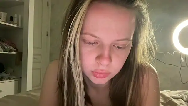 wrenlie online show from May 2026 12:18:01 AM