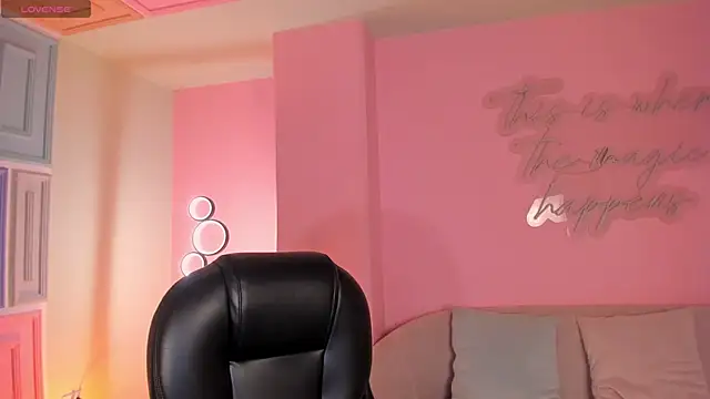 Snapshot of ValeriaRiveraX chatting on October 2025 12:11:01 AM ValeriaRiveraX online show from October 2025 12:11:01 AM