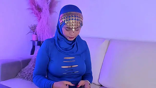 azzahara069 online show from December 2025 05:43:02 PM