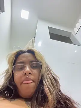 Snapshot of lolafairytail chatting on December 2025 04:00:01 PM lolafairytail online show from December 2025 04:00:01 PM